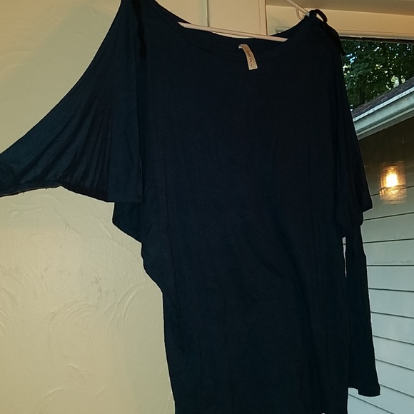 Top - Picture 2 of 2